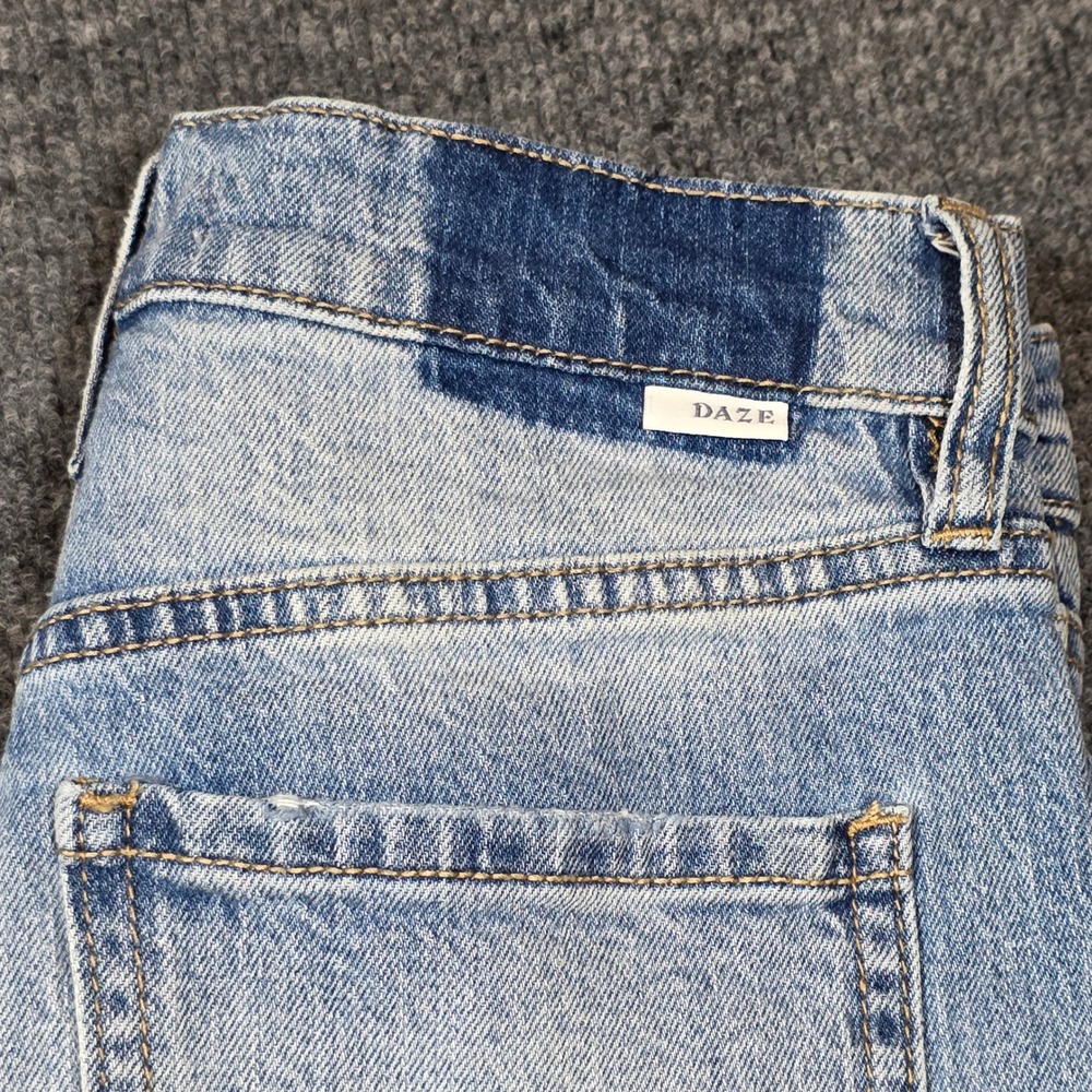 Daze Size 25 High Rise Straight Leg Distressed Light Wash Jeans Womens Momcore - Picture 11 of 11